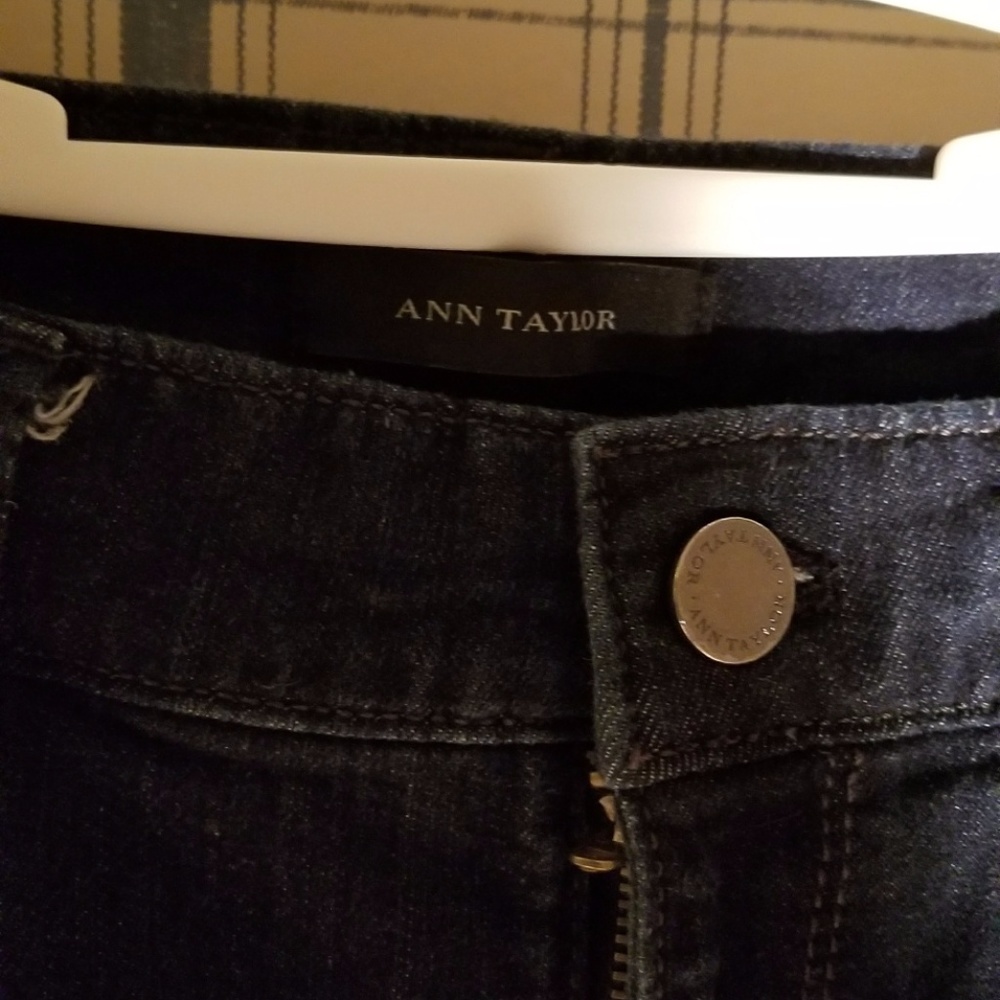 Ann Taylor - Picture 3 of 4